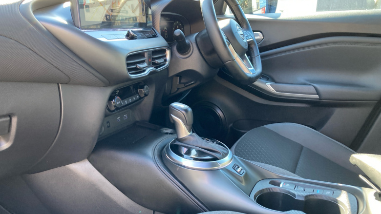 Nissan Juke 1.6 Hybrid N-Connecta 5dr Auto Hybrid Hatchback